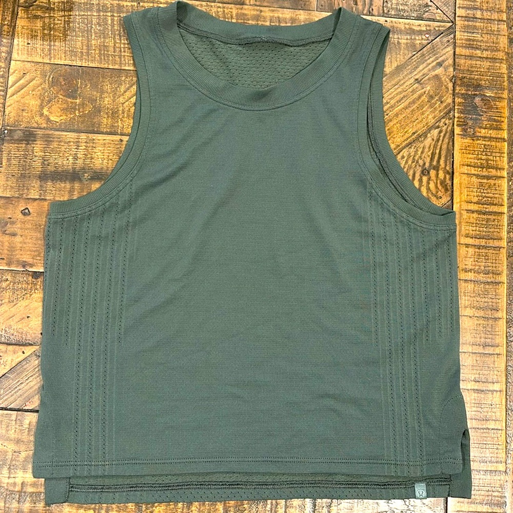 Lululemon train to be tank smoked spruce size XS